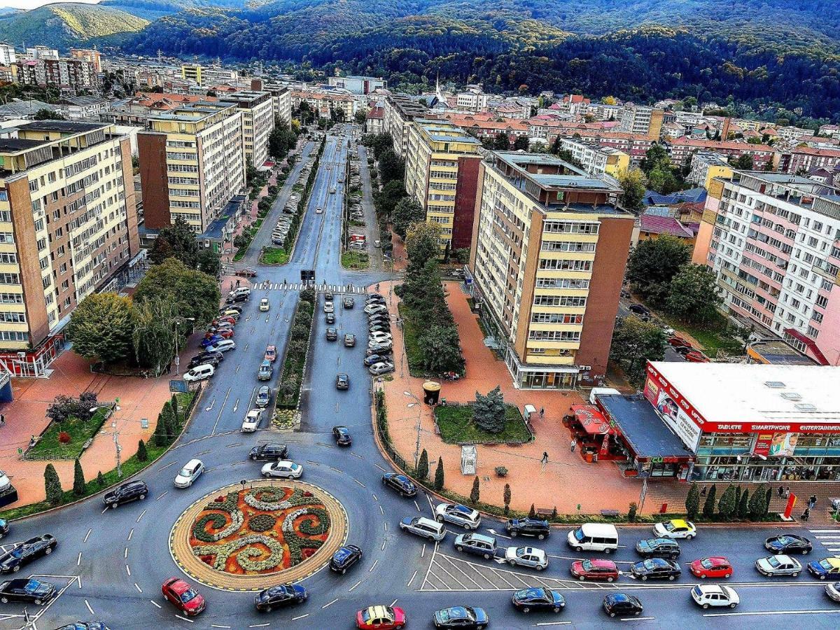 Sarah Apartments Piatra Neamţ Exterior foto